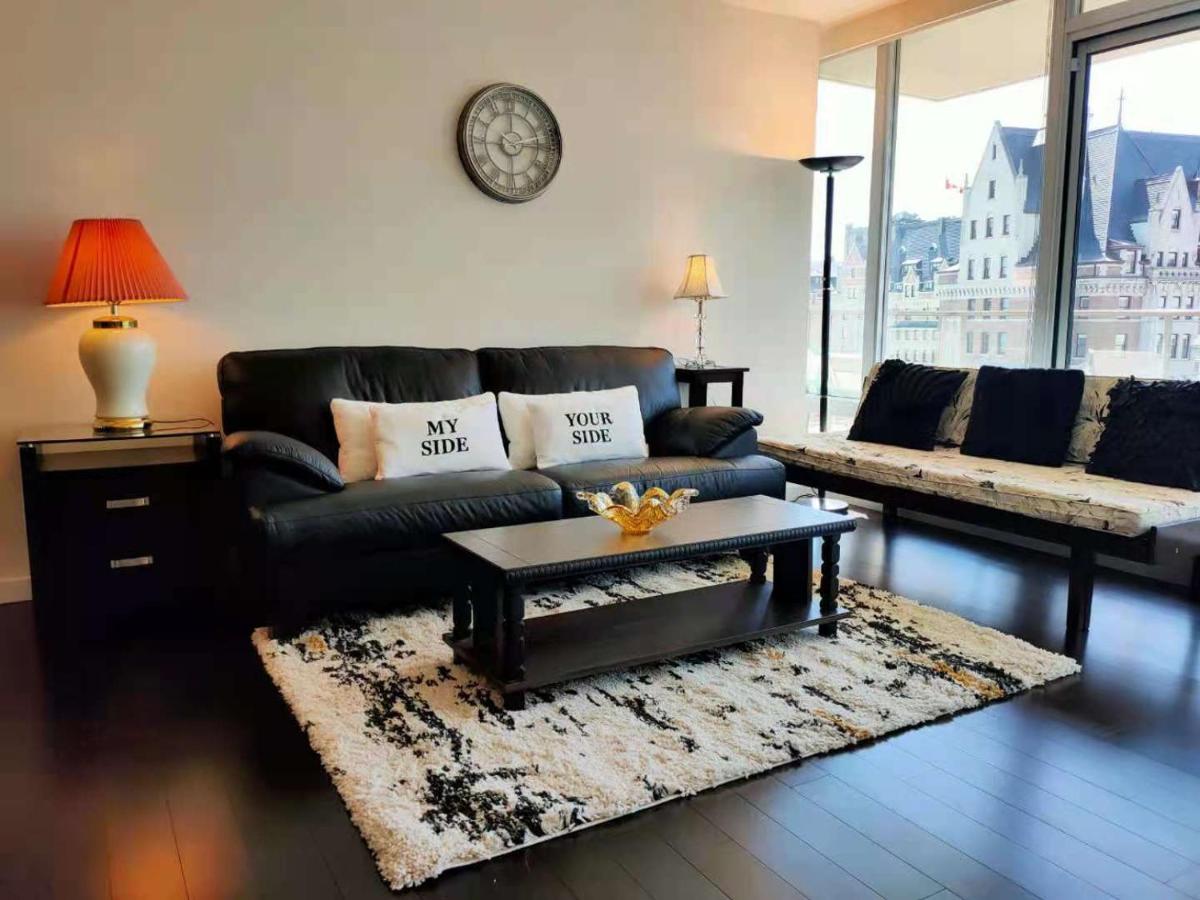 Waterfalls Hotel - Suite In Falls Downtown With Pool فكتوريا المظهر الخارجي الصورة