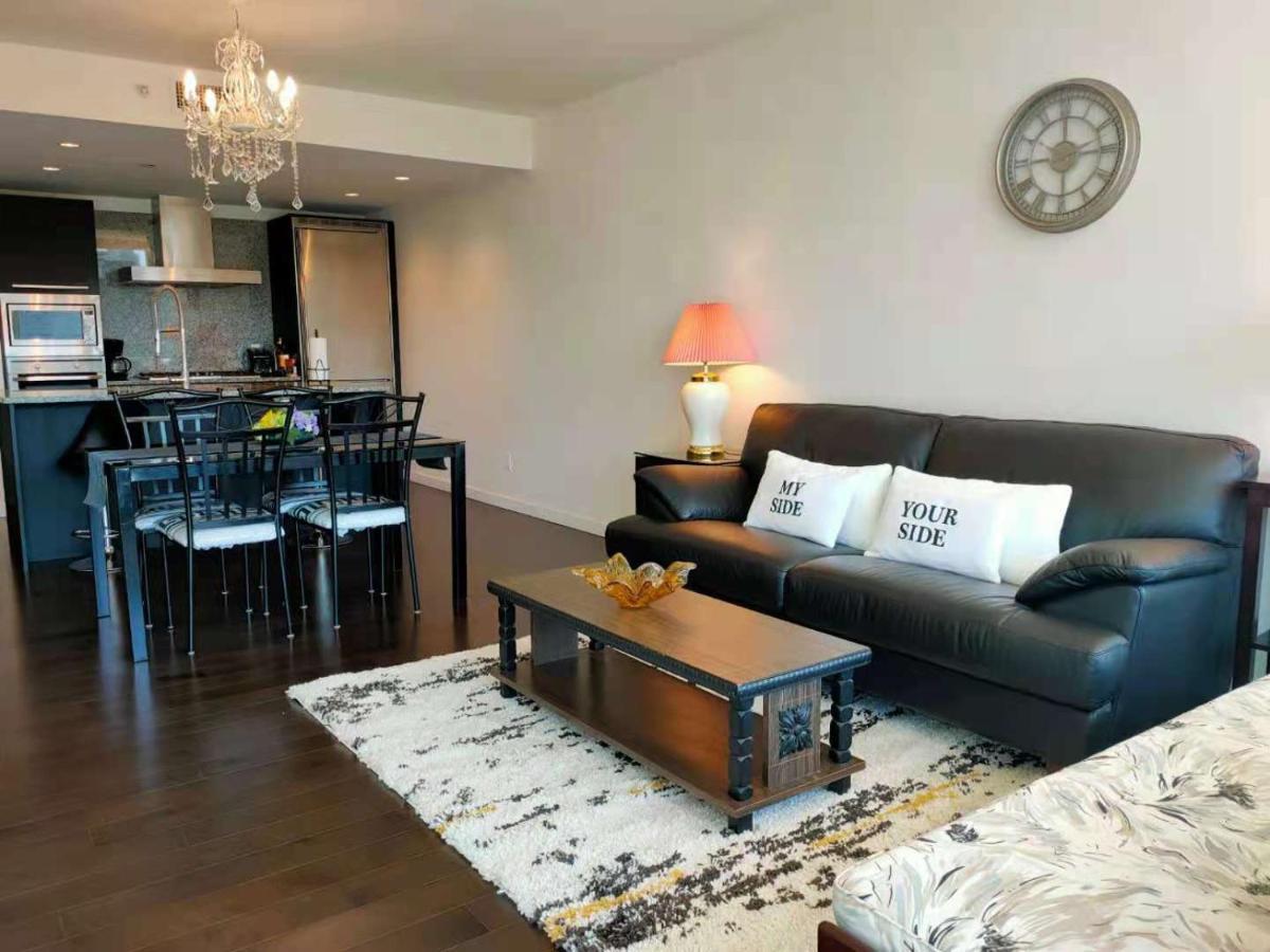 Waterfalls Hotel - Suite In Falls Downtown With Pool فكتوريا المظهر الخارجي الصورة
