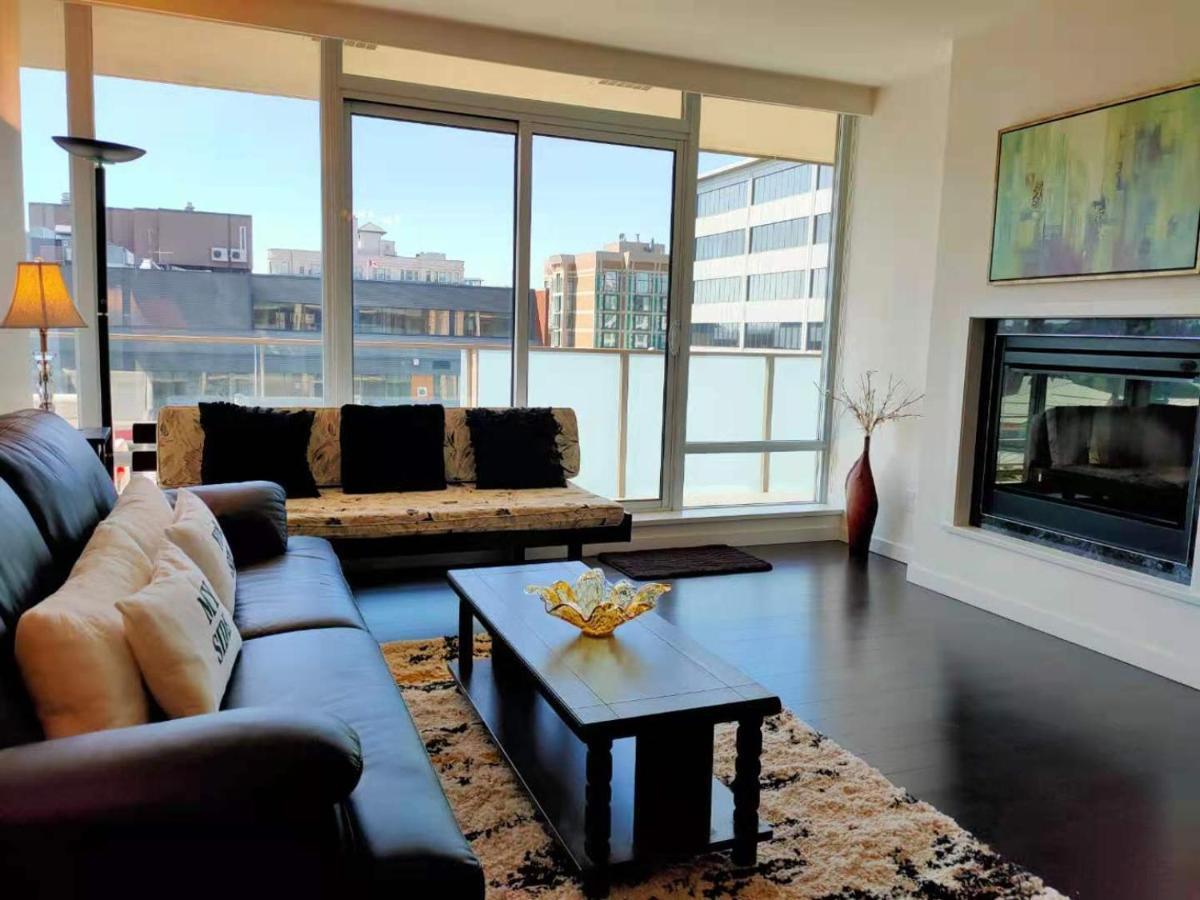 Waterfalls Hotel - Suite In Falls Downtown With Pool فكتوريا المظهر الخارجي الصورة