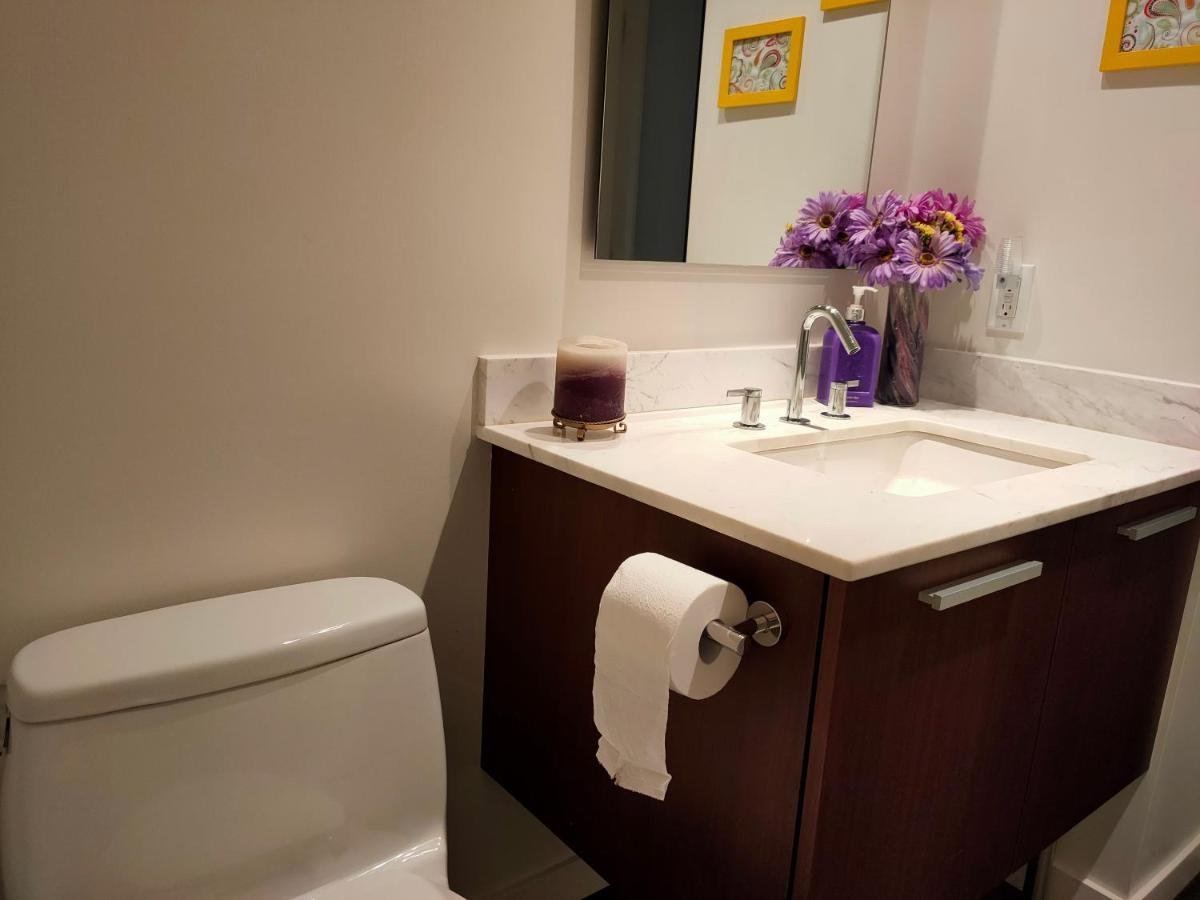 Waterfalls Hotel - Suite In Falls Downtown With Pool فكتوريا المظهر الخارجي الصورة